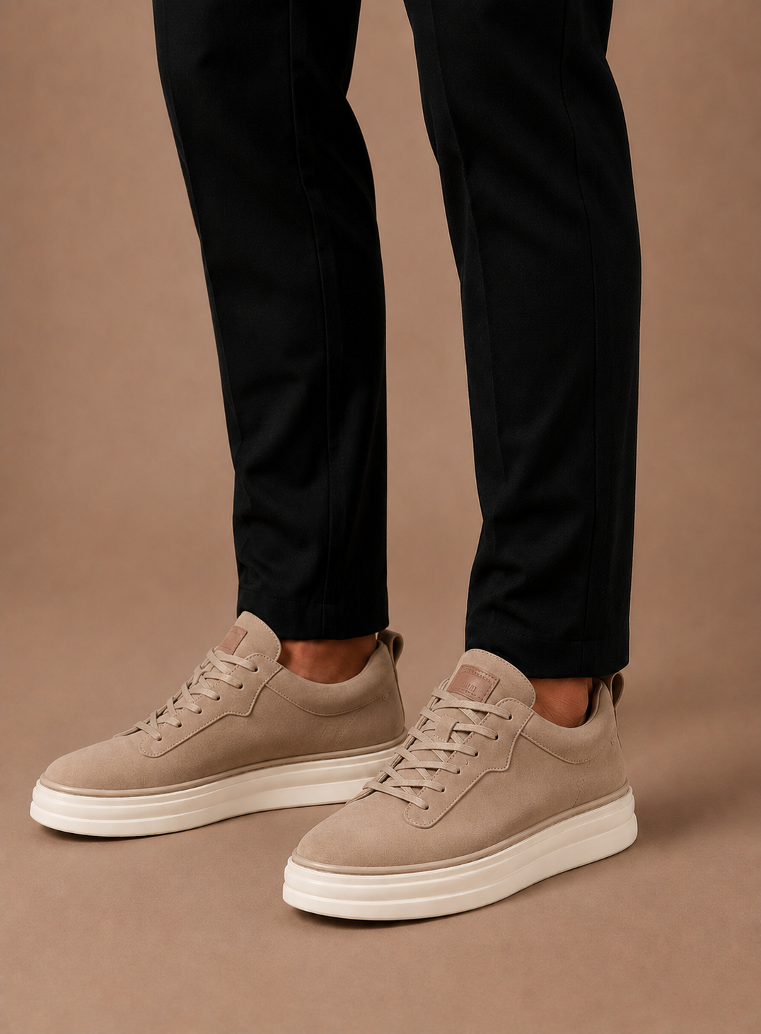 Nette sneakers heren met suède-look, zijaanzicht – Estrani