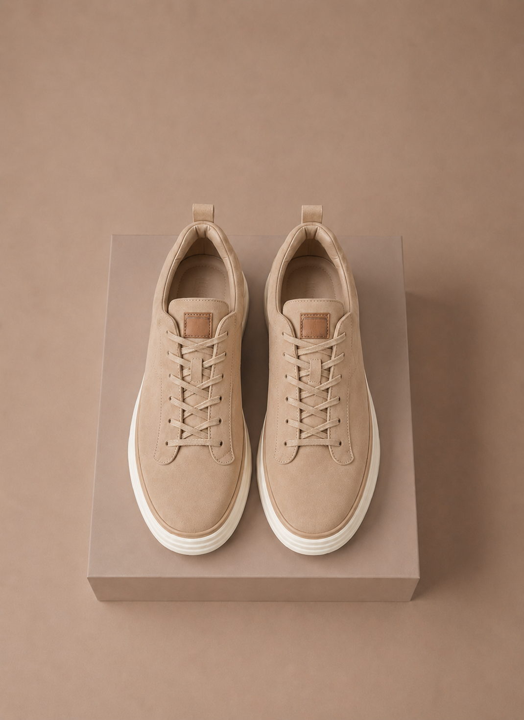 Nette sneakers heren, detail van het bovenmateriaal – Estrani