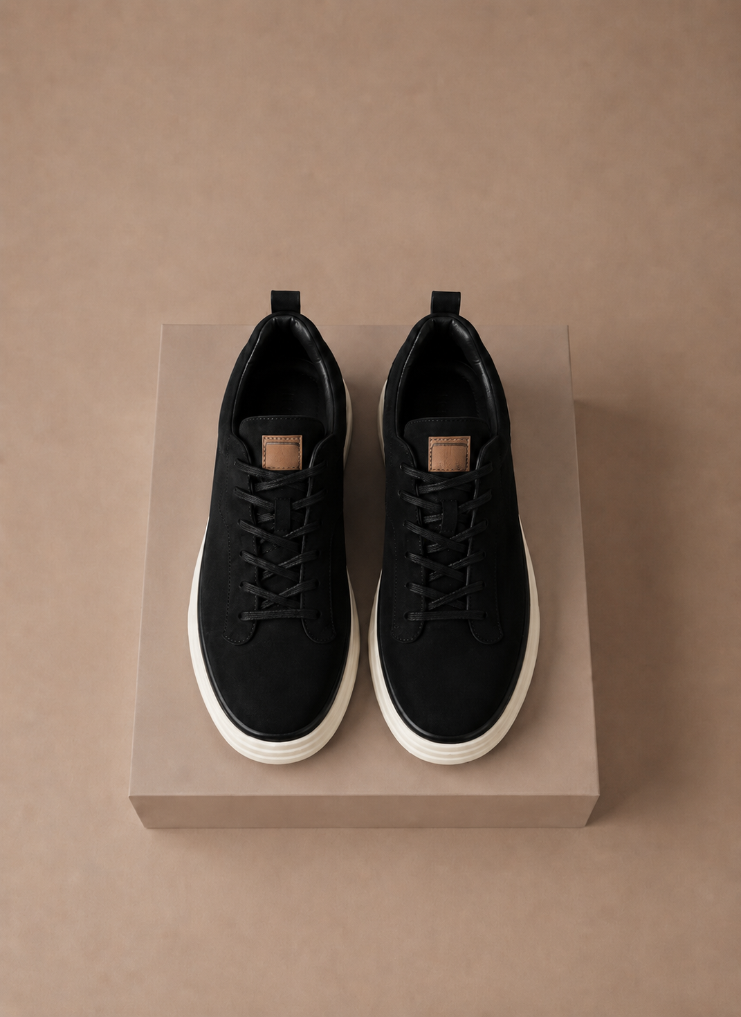 Nette sneakers heren, detail van de zool – Estrani